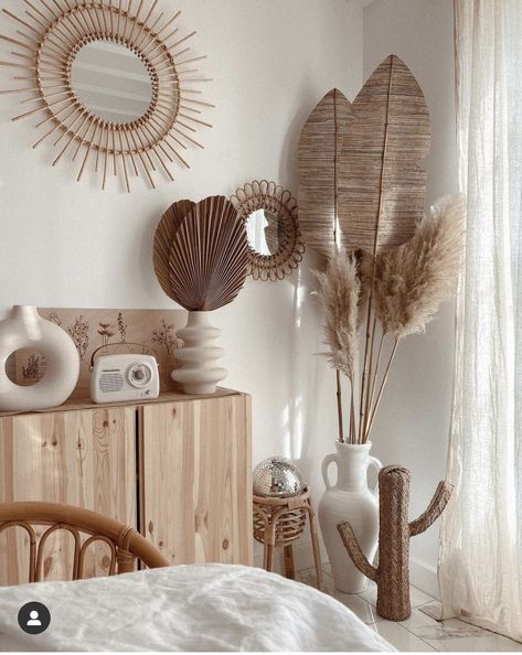 Boho Inspired Home, Massage Room Decor, Materials Board Interior Design, Deco Boho, Living Room Decor Inspiration, Feather Decor, Redecorate Bedroom, Wall Decor Design, Decor Home Living Room