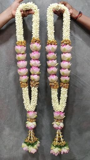 Hara Design For Marriage, Lotus Varmala Indian Weddings, Flower Malai Designs, Engagement Dandalu, Pulla Dandalu For Marriage, Pula Dandalu For Wedding, Marriage Malai Design, Reception Malai Design, Lotus Garland Indian Wedding