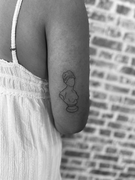 Greek Goddess Bust Tattoo, Aphrodite Tattoo Line Art, Minimalist Aphrodite Tattoo, Tattoo Ideas Aphrodite, Greek Classics Tattoos, Tattoo Greek Goddess, Greek Bust Tattoo Minimalist, Greek Goddess Tattoo Simple, Statue Bust Tattoo