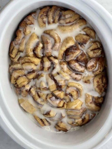 Cinnamon Roll Casserole Recipe, Slow Cooker Cinnamon Rolls, Gourmet Apples, Cinnamon Roll Casserole, Apple Cinnamon Rolls, Slow Cooker Apples, Crock Pot Desserts, Slow Cooker Desserts, Christmas Brunch