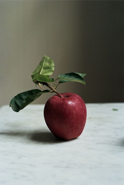 Apple Vegetables Photography, Still Life Pictures, Apple Photo, Fresh Fruit Recipes, Fruit Picture, Still Life Fruit, Fruit Photography, Beautiful Fruits, Think Food