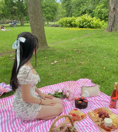 Picnic Pics, Picnic Outfit Ideas, Picnic Date Outfits, Picnic Date Food, Picnic Photo Shoot, Picnic Pictures, Picnic Planning, Picnic Photography, Vision 2024