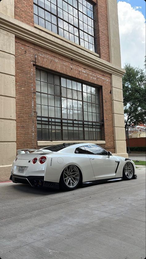 Modified Cars, Nissan Skyline, Car Gadgets, Nissan Gtr R35, Gtr R35, Nissan Skyline Gtr, Skyline Gtr, Nissan Gt-r, Car Girl