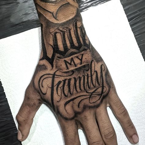 Hand Tattoos Family, Familia Hand Tattoo, Family Hand Tattoo, Chicano Hand Tattoo, Couple Wrist Tattoos, Hand Tatto, Husband Tattoo, Cupid Tattoo, Skull Hand Tattoo