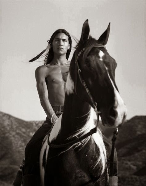 Native American Actors, Native American Images, Native American Men, Native American Photos, Cowboys And Indians, Native American Peoples, Native American Heritage, Native American History, I Wish I Knew