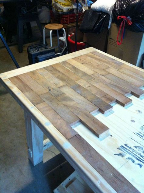 DIY wood plank kitchen table picture step by step ~ would also be really really awesome for kitchen counters!!! Into The Wood, Diy Holz, Pallet Ideas, Into The Woods, Trendy Kitchen, Farmhouse Table, Wood Planks, Diy Wood, Furniture Projects