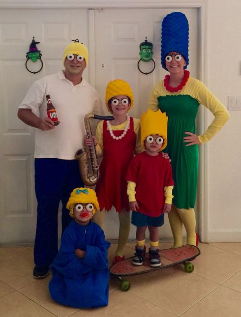 Simpsons Family Costumes Family Guy Couples Costume, Simpsons Family Costume, Diy Simpsons Costumes, Simpson Family Costume, Simpson Halloween Costumes, Bart Simpson Costume, Squad Costumes, Simpson Costume, Simpsons Costumes