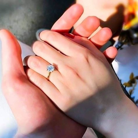 Engaged Pictures Ring, Hand With Engagement Ring, Engagement Ring Photography, Engagement Hand, Simple Wedding Ring, Wedding Ring Hand, Engagement Ring On Hand, Engagement Ring Pictures, Ring Selfie