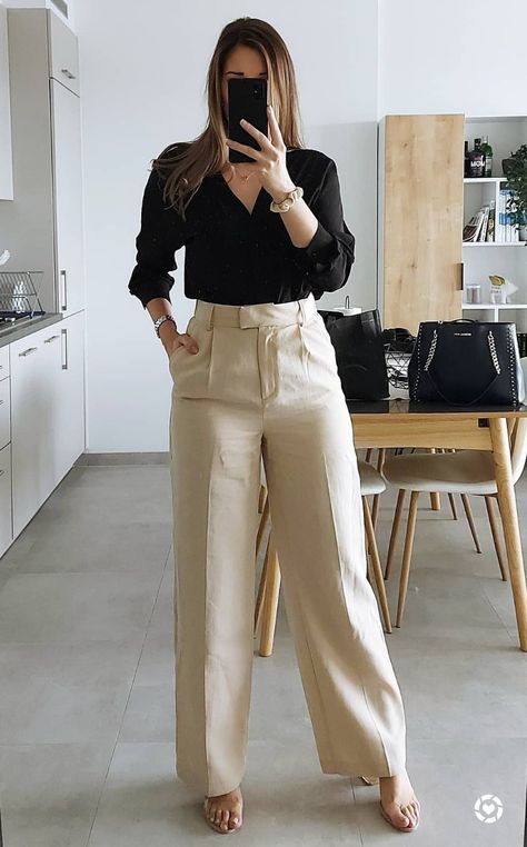 Formal Pant Shirt Women, Beige Pleated Trousers Outfit, Tops On Beige Pants, Tops For Beige Pants, Women Formal Trousers Design, Black And Beige Outfit Women, Cream Color Trousers Outfit, Black Shirt Formal Outfit Woman, Outfits With Beige Trousers