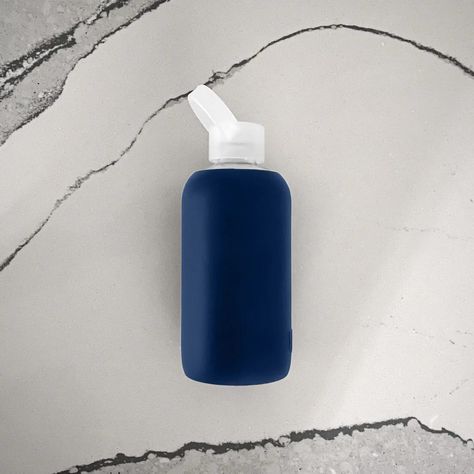 This 500ml glass water bottle was made to take on the go. Unlike plastic water bottles, which are harmful for the environment, glass water bottles are non-toxic and free of BPAs. Water bottle storage is easy with this small bottle. Keep hydrated for better digestion, better skin, and higher overall energy. Water Bottle Aesthetic, Bottle Aesthetic, Bkr Bottle, Glass Water Bottles, Brain Book, Throat Spray, Water Bottle Storage, Holistic Beauty, Healthy Motivation