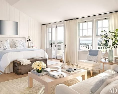 Interior designer Victoria Hagan shows us her airy Nantucket island home with crisp style Nantucket Style Homes, Nantucket Home, Coastal Bedrooms, Dreamy Bedrooms, Master Bedrooms Decor, Beautiful Bedrooms, Architectural Digest, Large Windows, Nantucket