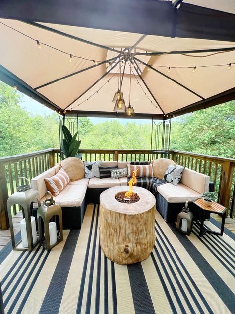 Small Patio Ideas Dog Friendly, Backyard With No Deck Or Patio, Outdoor Sectional Decor Patio Ideas, Small Townhouse Patio Ideas, Dog Friendly Apartment Patio Ideas, Outdoor Two Story Deck Ideas, Outdoor Patio Aesthetic, Small Back Deck, Small Deck With Large Patio