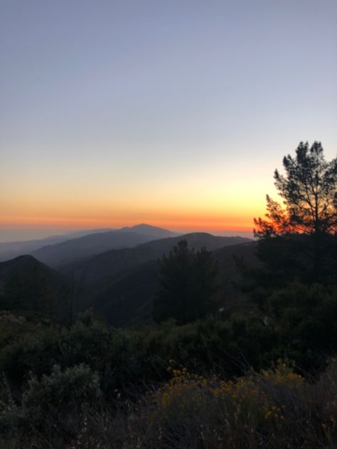 Sunset Mountains Aesthetic, Sunrise Aesthetic Mountain, Sunrise Mountain Aesthetic, California Mountains Aesthetic, Sunset Mountain Aesthetic, Aesthetic Mountain Pictures, Ascetic Pictures, Mountain Sunset Aesthetic, Sunsets Mountain