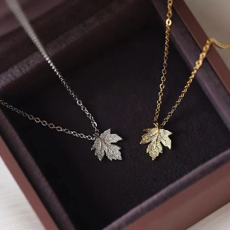 RheaJewelryUS - Etsy Bestie Activities, Maple Leaf Necklace, Silver Maple Leaf, Necklaces Gift, Dainty Pendant, Travel Jewelry Case, Maple Leafs, Leaf Charms, Unique Gifts For Her