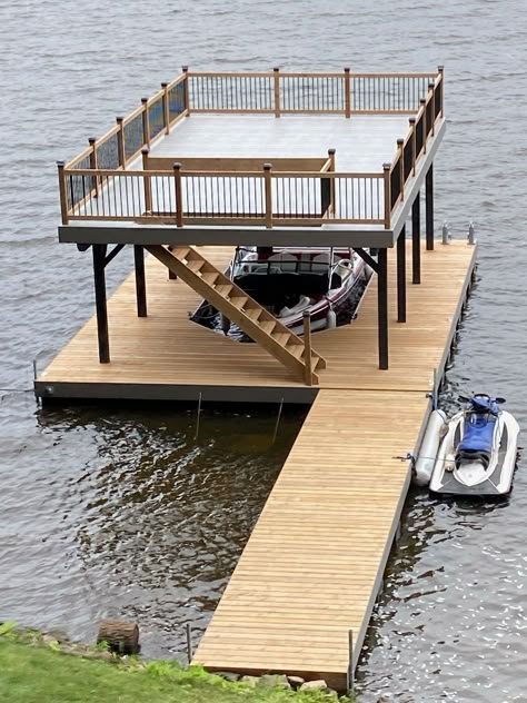 Floating Boat House, Boat Docks Ideas Design, Lake Docks Designs, Pier Design, Lake House Dock, Floating Dock Plans, Boathouse Design, Floating Boat Docks, Lake Landscaping