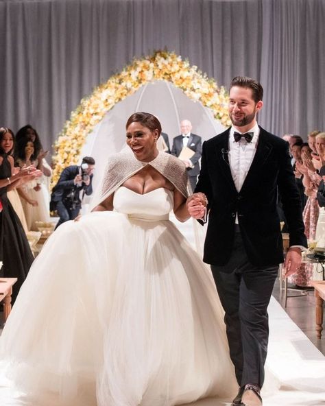 Serena Williams Wedding, Dreamy Wedding Dress, Celebrity Wedding Dresses, Celebrities Before And After, Celebrity Wedding, Venus Williams, Venus Dresses, Serena Williams, Dreamy Wedding