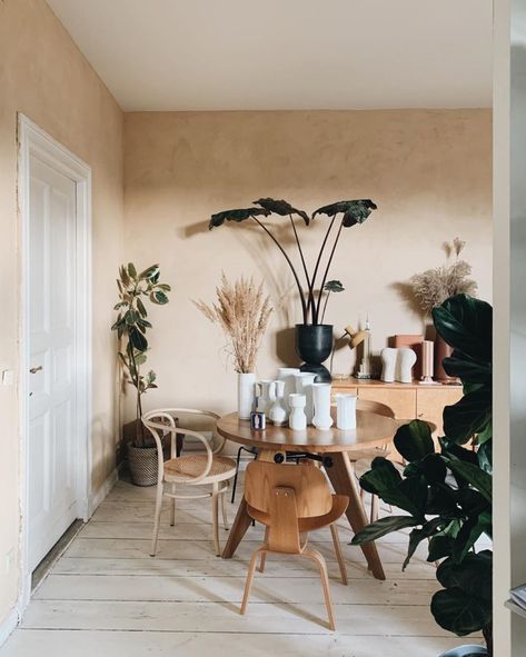 5 trends to look out for in 2020 - The Spaces Limewash Walls, Wand Organizer, Live Work Space, Japanese Interior Design, Plants Decor, Japanese Interior, Plaster Walls, Decor Trends, Interior Trend