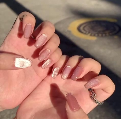 ✨✨✨ #nailart #nailideas #nailartdesign Nude Magnetic Nails, Sparkly Nude Nails, Estemio Nail, Magnetic Gel Nails, Hologram Nails, Nails Magnetic, Flash Nails, Nails Grunge, Edgy Nails