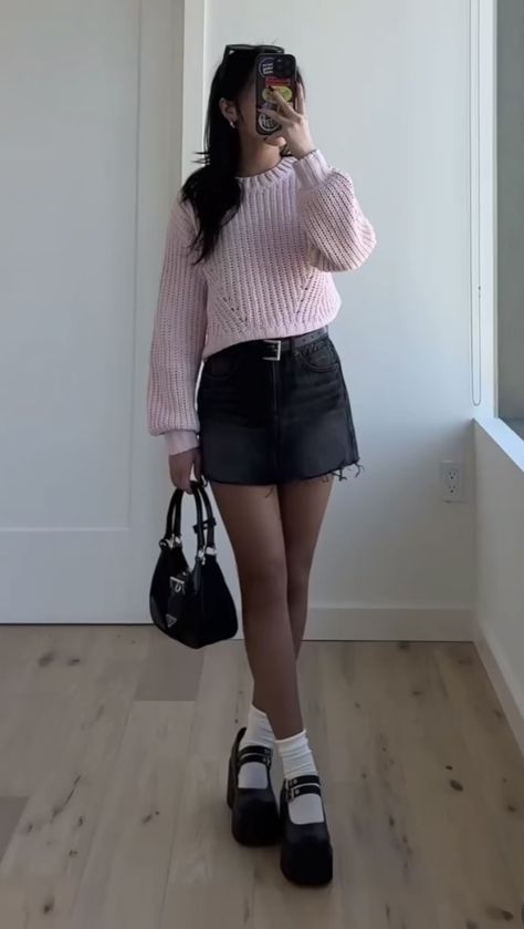 @hope.cee Black Pink Winter Outfit, Hope Cee Outfits, Outfits Ideas Korean, Photoshoot Outfits, Cute Simple Outfits, Outfit Inspo Fall, Girly Outfits, Korean Outfits, Looks Style