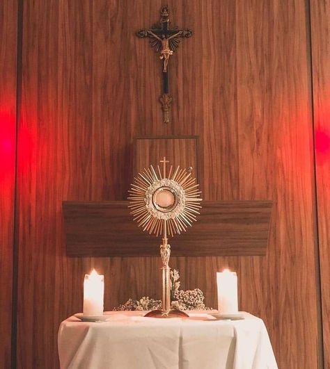 Christian Background Images, Holy Hour, Catholic Wallpaper, Altar Design, Eucharistic Adoration, Catholic Pictures, Jesus Photo, Catholic Images, Christian Pictures