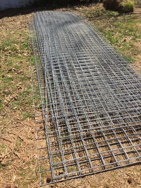 Hog Wire Railing, Galvanized Fence, Wire Railing, Wire Deck Railing, Deck Railing Diy, Hog Wire Fence, Deck Remodel, Deck Railing Design, Cattle Panels