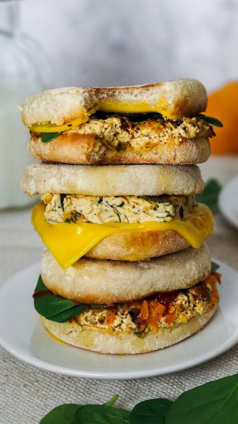 Make Ahead Vegetarian Breakfast, Make Ahead Vegan Breakfast, Nikki Vegan, Make Ahead Breakfast Sandwiches, Breakfast Sandwiches Frozen, Best Vegan Breakfast, Healthy Breakfast Sandwich, Breakfast Sandwich Recipes, Make Ahead Breakfast Sandwich