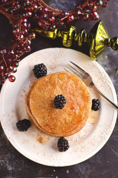 Bursting with winter spices, these Gingerbread Protein Pancakes are cozy, comforting & healthy! A seasonal protein packed breakfast that's easy & delicious! Gluten Free + Low Calorie + Dairy Free Gingerbread Protein, Healthy Gingerbread, Christmas Pancakes, Low Calorie Protein, Winter Breakfast, Packed Breakfast, Pancake Muffins, Protein Packed Breakfast, Protein Pancakes