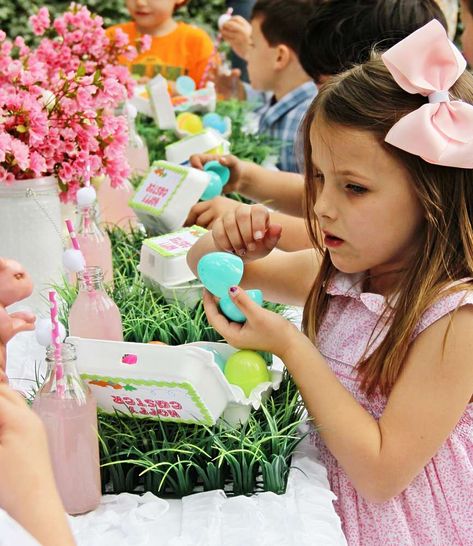 Easter Egg Hunt Easter Party Ideas | Photo 15 of 20 | Catch My Party Easy Easter Decor, Easter Decorating Ideas, Big Easter Eggs, Easter Party Ideas, Easter Egg Hunt Party, Egg Hunt Party, Easter Birthday Party, Modern Easter, Easter 2024