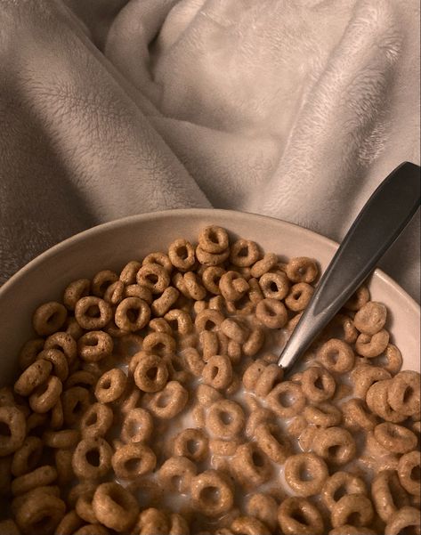 #cheerios #cereal #beigebrown #aesthetic Cheerios Aesthetic, Cereal Aesthetic, Braces Food, Honey Cereal, Cheerios Cereal, Eating Cereal, Brunch Inspiration, Honey Nut Cheerios, Bowl Of Cereal