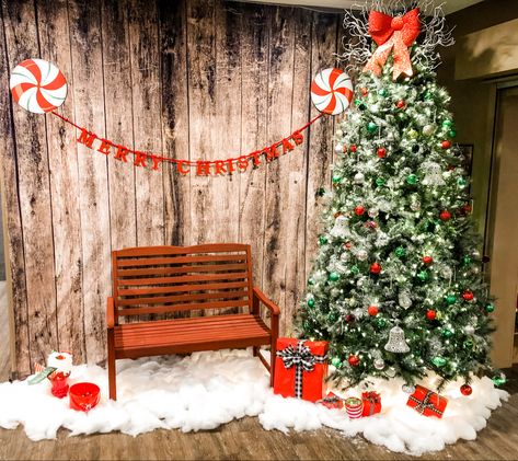 Christmas Photo Area Ideas, Christmas Photo Drop, Santa Workshop Backdrop, Holiday Backdrop Photography, Santa Picture Backdrop Ideas Diy, Picture With Santa Backdrop, Candy Cane Backdrop, Christmas Backdrops For Photos With Santa, Pictures With Santa Backdrop Diy