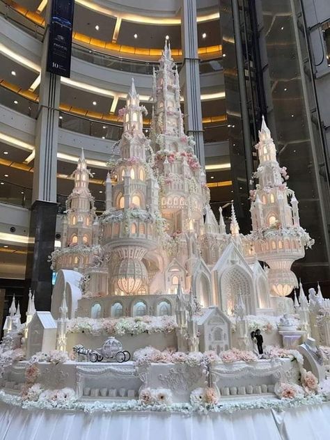 Extreme Wedding Cakes, Huge Wedding Cakes, Fountain Wedding Cakes, Castle Wedding Cake, Castle Cakes, Huge Cake, Fancy Wedding Cakes, Extravagant Wedding Cakes, Big Wedding Cakes