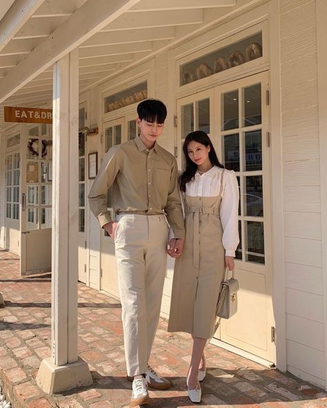 Couple Outfit Ideas Matching Aesthetic, Matching Korean Outfits, Classic Couple Outfits, Couple Casual Outfits Matching, Prewedding Clothes Outfit Ideas, Korean Couples Outfit, Korean Outfits Couple, Couple Outfits Matching Classy Wedding, Korean Couple Aesthetic Outfit