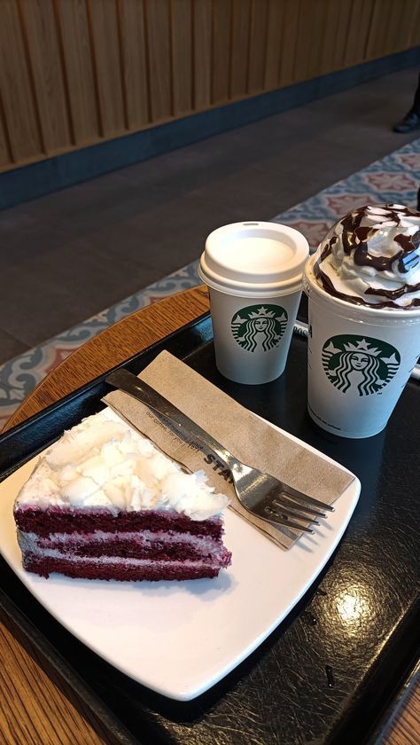 Starbucks Coffee Snap, Starbucks Hyderabad, Starbucks Snapchat, Daaru Party Pic, Eating Food Funny, Food Captions, Bistro Food, Foodie Instagram, Coffee Shop Aesthetic