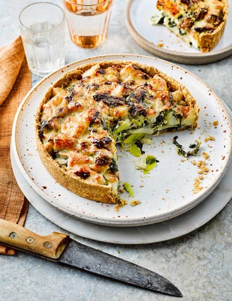 Homely, hearty and wholesome, this traditional British pie makes the perfect vegetarian family meal Vegetarian Pie Recipes, Homity Pie, British Pie, Ella Vegan, Vegetarian Christmas Dinner, Vegetarian Christmas Recipes, Vegetarian Pie, Veggie Mains, Cook Vegetarian