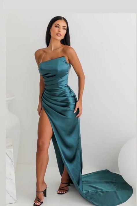 Lia Stublla, Chic Prom Dresses, Gala Outfit, Emerald Dresses, Elegant Cocktail Dress, Dress Hire, Classy Prom Dresses, Lower Abdomen, Leg Split