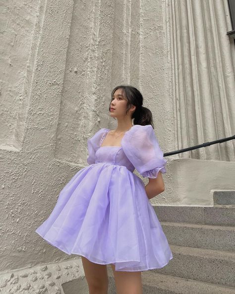 𝐅𝐀𝐈𝐓𝐇 𝐁𝐔𝐈 on Instagram: “She’s a @selkie slutte 😚🤌🏼✨ #selkie #puffdress #babydolldress #pastelaesthetic #pastelaesthetics #softgirl #softgirlaesthetic…” Lavender Dress Aesthetic, Babydoll Dress Aesthetic, Short Lavender Dress, Purple Dress Aesthetic, Pastel Purple Dress, Lavender Color Dress, Babydoll Dress Outfit, Modest Muslim Fashion, High Tea Dress