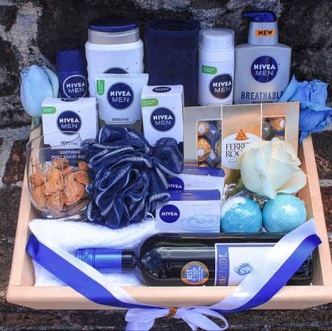 Men’s Gift Hamper, Wedding Basket For Groom, Gift Hamper Ideas For Boyfriend, Wedding Gift Hamper Ideas, Mens Gift Basket Ideas, Gift Hamper Ideas, Hampers For Men, Wedding Gift Hampers, Diy Gifts To Sell