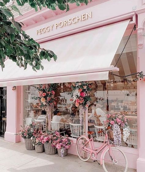 Totally Glam Decor on Instagram: “This place is so dreamy. 🎀🌸 . . Follow @totallyglamdecor  Use #totallyglamdecor to get featured . .  Credit: @the_righteye . . #place…” Flower Shop Wallpaper, Aesthetic Flower Shop, Peggy Porschen Cakes, Peggy Porschen, Flower Shop Design, Decoration Shabby, Aesthetic Flower, Coffee Shop Design, Pastel Pink Aesthetic