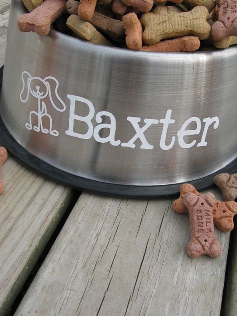 Personalized pet bowls Personalized Dog Bowls, Happiness Is Homemade, Projets Cricut, Maker Project, Cricut Projects Beginner, Dog Crafts, Cricut Explore Air, Crafts To Make And Sell, Diy Cricut