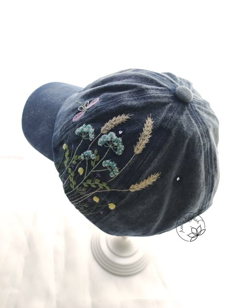 Hand Embroidered Wild Flower and Bee Denim Baseball Cap Material: This denim cap is embroidered by cotton thread. You can adjust circumference of the hat. - Cap circumference : 54-60 cm - Cap depth: 12 cm - Cap brim length: 7 cm -Color: Blue I love embroidery and I think this is a gift of thought for this life. If you like, own it or give this meaningful gift to relatives and friends. NOTE: The color can slightly be different due to monitor setting. Please make sure you do not mind this when pur Embroidered Hats Ideas, Hats Ideas, Bee Hat, Embroidery Napkins, Embroidery Denim, Embroidery Tips, Embroidery Caps, Denim Cap, Denim Baseball Cap