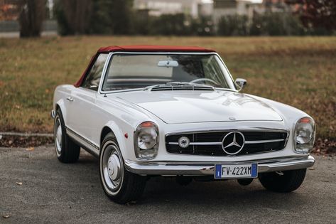 1967 MERCEDES-BENZ 230 SL PAGODA Autos Aesthetic, Mercedes Pagoda, Sl Mercedes, Mercedes Classic, Mercedes Auto, Classic Convertible, Young Johnny Depp, Mercedes Sl, Classic Mercedes