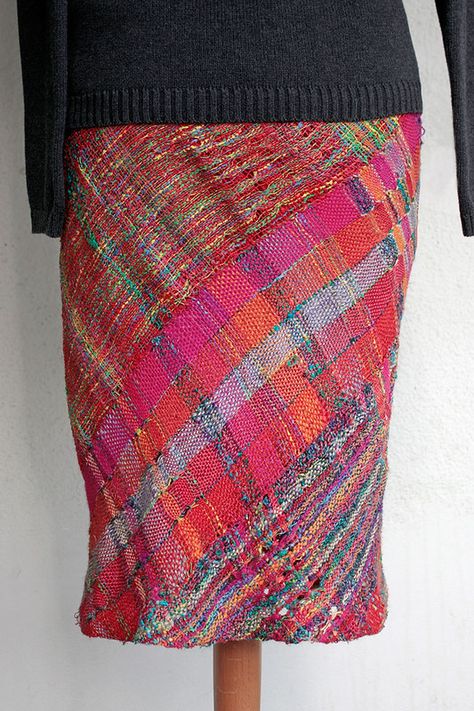 Joy² | Handwoven skirt | rRradionica | Flickr Handwoven Skirt, Weaving Fashion, Handwoven Clothing, Kinds Of Fabric, Summer Projects, Making Things, Hand Woven, Woven Fabric, Pencil Skirt