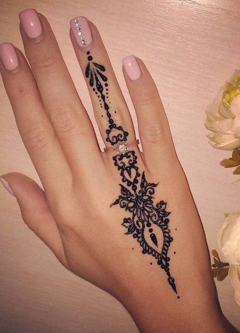 White Henna Tattoo, Small Henna Designs, Henna Designs Simple, Henne Tattoo, Small Henna, Henna Inspired Tattoos, Cute Henna, Tato Henna, Henna Tattoo Hand