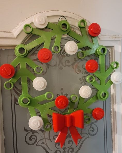 Lego Wreath Remix (with a bow and flowers) by thoma5hum3 - Thingiverse Lego Wreath, Cool Lego Ideas, Lego 3d, Lego Wall Art, Elmo Wallpaper, Christmas Lego, Lego Room Decor, 3d Things, Diy Lego