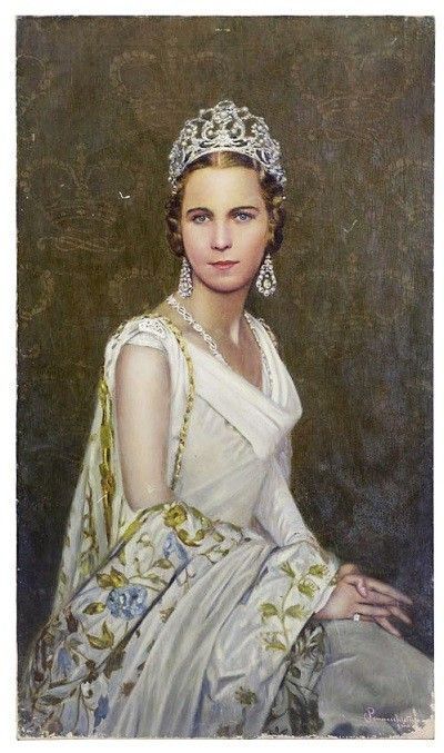 Royal Aesthetic, Pearl Tiara, Royal Tiaras, Real Queens, Diamond Tiara, Royal Jewels, Victorian Art, Crown Jewels, Photos Of Women