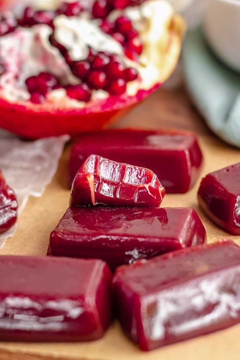 Chewy and soft pomegranate caramels are made with homemade pomegranate molasses and have a delightfully sweet and tangy flavor. These would make a perfect gift or holiday treat! Pomegranate Gift Ideas, Holiday Baked Goods Gifts, Molasses Desserts, Pomegranate Caramel, Pomegranate Food, Pomegranate Dessert, Sweet Kitchen, Caramel Desserts, Pomegranate Molasses