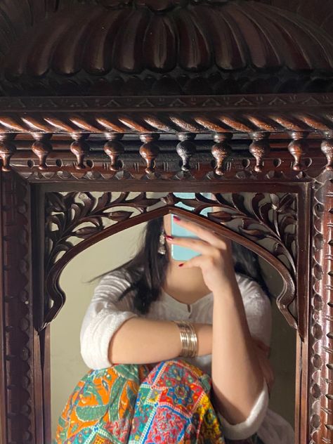 Desi Mirror Photo, Desi Mirror Selfie Aesthetic, Laal Ishq, Summer Grunge Outfits, Calming Songs, Mirror Selfie Aesthetic, Desi Vibes, Stylish Water Bottles, Pool Poses