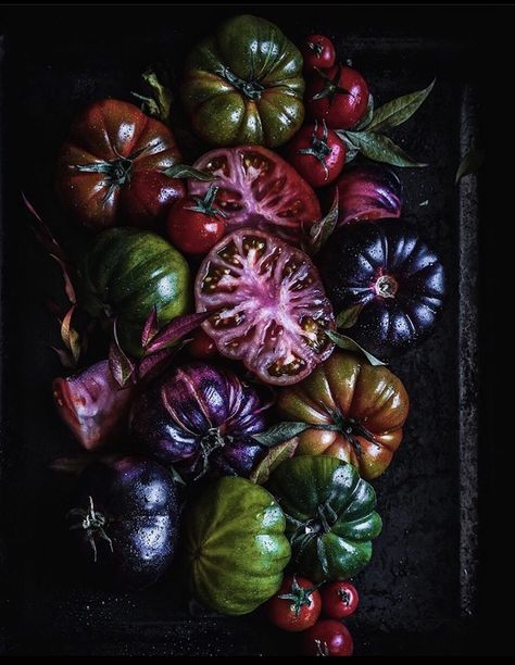 Dark Food Photography, Goth Garden, Black Food, Fruit Photography, Edible Garden, In The Wild, Beautiful Food, Pretty Food, Food Design