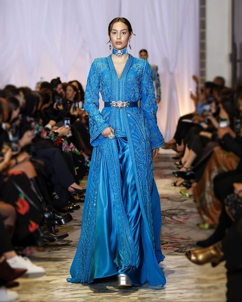 | "In the world of fashion, haute couture evokes the majesty of the flowers of Qal'at Magouna, each creation being a bouquet of refinement… | Instagram Morocco Kaftan, Caftan Dress Kaftan, Caftan Moroccan, Moroccan Kaftan Dress, Couture 2024, Fashion Haute Couture, Arabic Clothing, Moroccan Clothing, Kaftan Designs