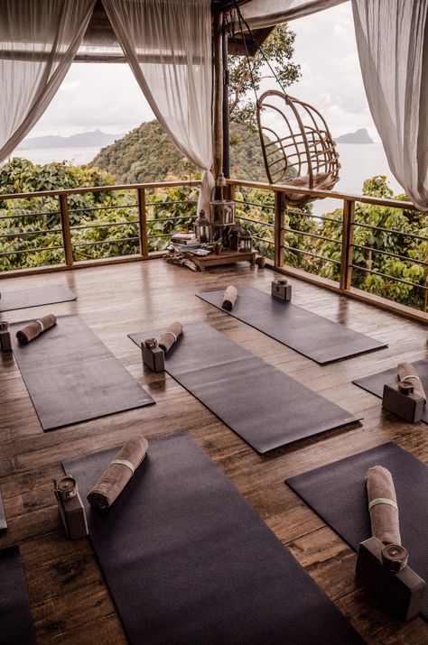 Eco Retreat Architecture, 2024 Vision Board Yoga, Retreat House Ideas, Meditation Retreat Aesthetic, Yoga Wellness Aesthetic, Wellness Retreat Food, Costa Rica Yoga Retreat, Luxury Wellness Retreat, Yoga Aesthetic Nature